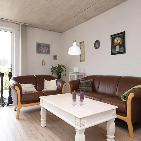 Four-bedroom Holiday In بيت للعطل